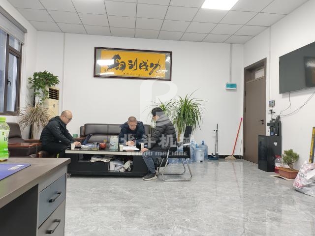 河北客戶(hù)對(duì)我司的糧食烘干機(jī)進(jìn)行了解考察